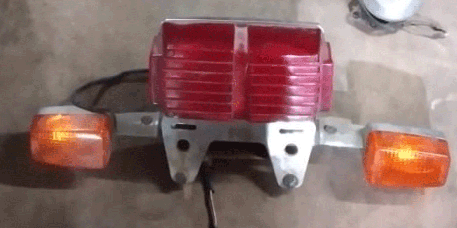En este momento estás viendo Luz de freno – Luces de giros traseros – Porta patente – Honda Goldwing GL1100